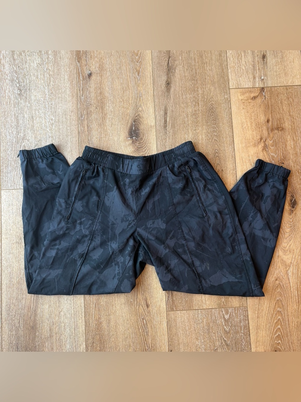 Old Navy StretchTech Black Camo Athletic Jogger Pants Zip Pockets Ankle Zip